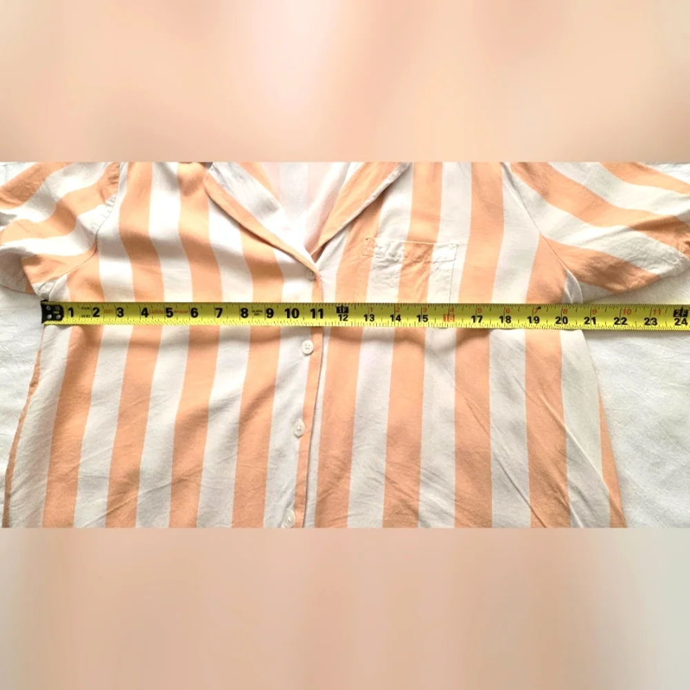 Peach and White Striped Short Pajama Set Size Medium - Picture 13 of 17